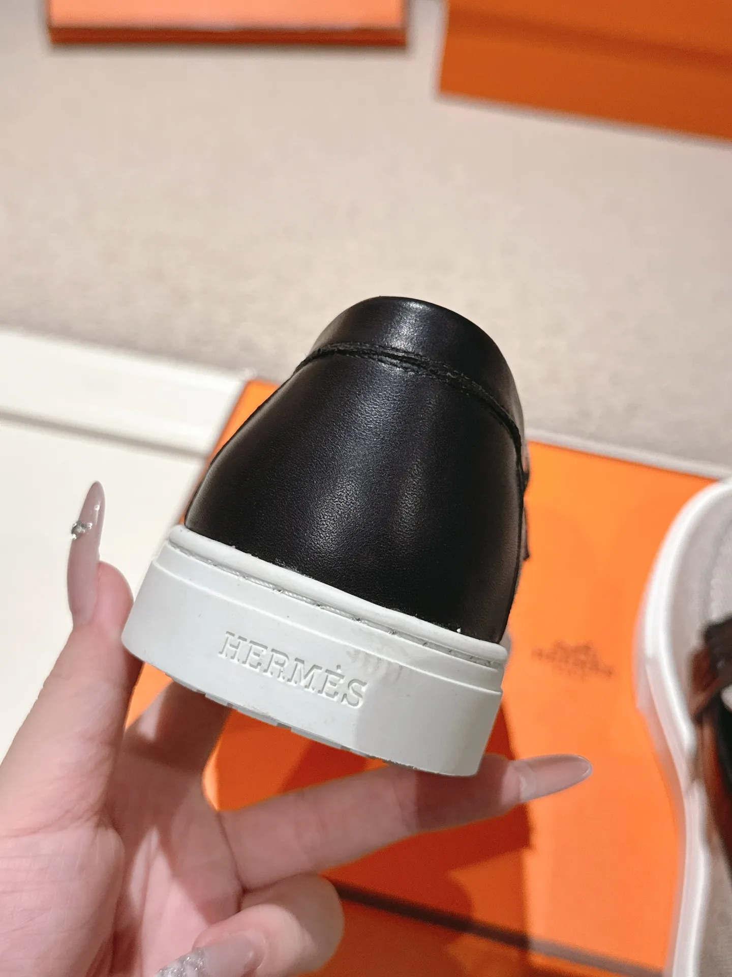 Men's men's shoes P620! Hermes# Thick Sole Couple Loafers These lace-up free sneakers in calfskin and washed denim feature signature "H" details. The design is simple and smooth, creating a fashionable urban look. It is comfortable and versatile. H family classics are not outdated, and the delivery counter is beautifully packaged🛍📦 Fabric: Original customized washed denim/first-layer cowhide Lining: Imported soft sheepskin Sole: Original open-molded anti-slip TPU material Size: 35-45